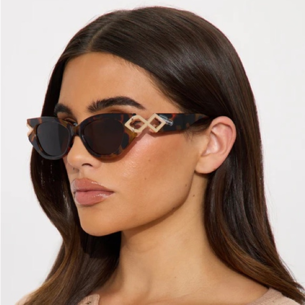 Sassy Tortoise Cat Eye Sunglasses NEW 🏷️